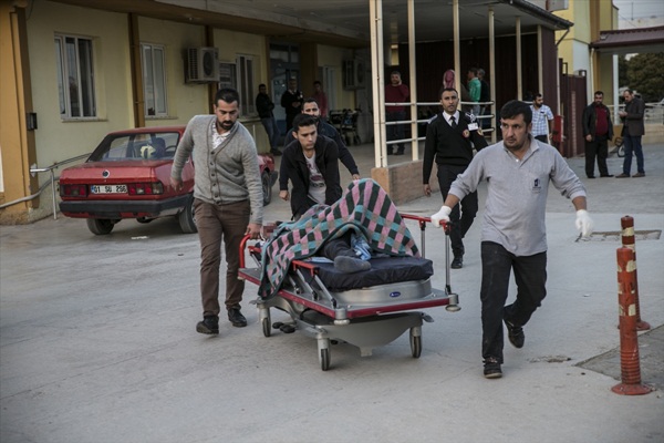 Halep'te pazar yerine hava saldırısı: Ölü ve yaralılar var