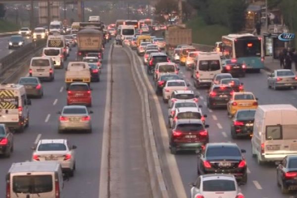 İstanbullulara mesai çıkışında trafik şoku