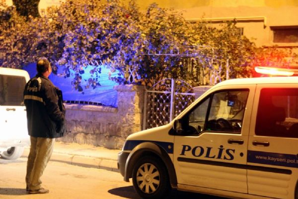 Kayseri'de öfkeli koca eşi ve çocuğunu bıçakladı