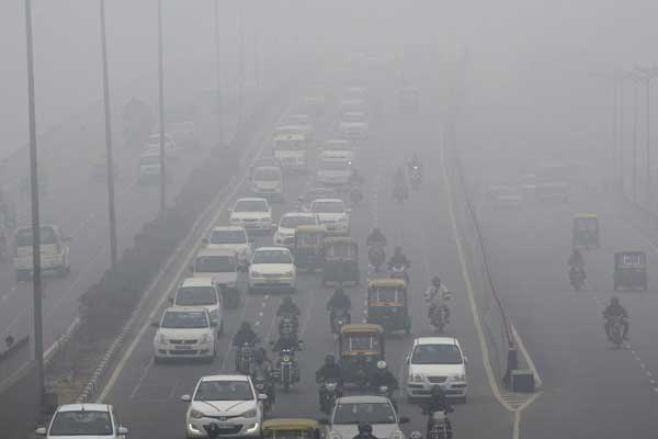Yeni Delhi'de hava kirliliği üst sınırdan 10 kat fazla olduğu ortaya çıktı