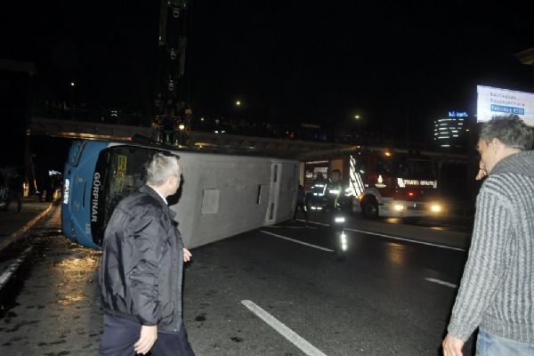 İstanbul'da halk otobüsü devrildi: 6 kişi yaralandı