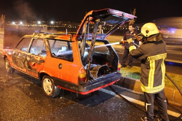 Kayseri'de yanan aracını bırakıp kaçtı