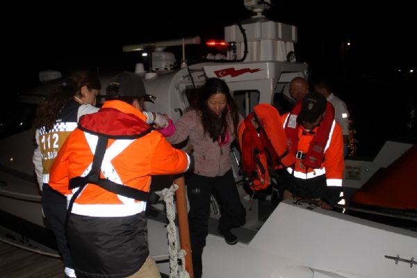 Muğla'da batan yattaki 4 kişi son anda kurtarıldı