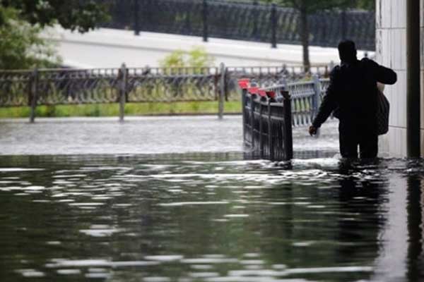 Yunanistan'da sel 3 can aldı