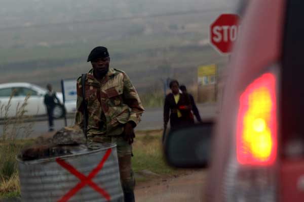 Darbe mi, değil mi? Zimbabve'de neler oluyor?