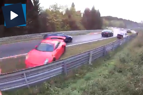 Yarış pistinde bir türlü önlenemeyen zincirleme kaza