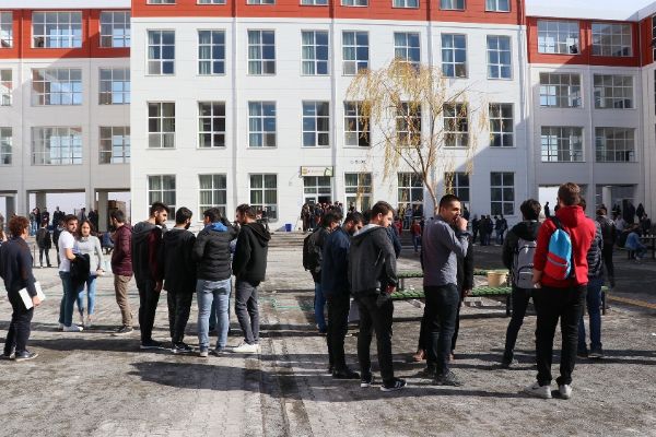 Aksaray'da Üniversitede iki öğrenci gurubu arasında kavga