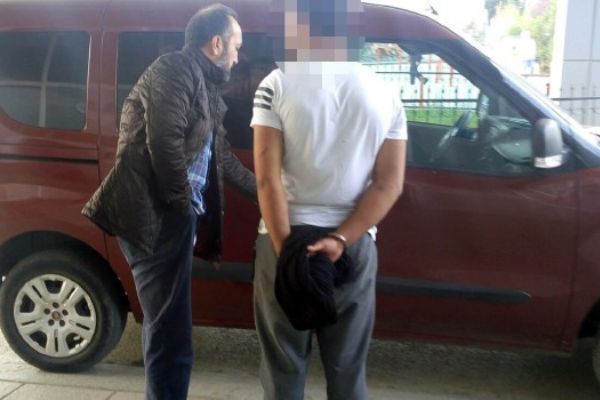 Samsun'da dolmuş parası istediği polisi darp etti