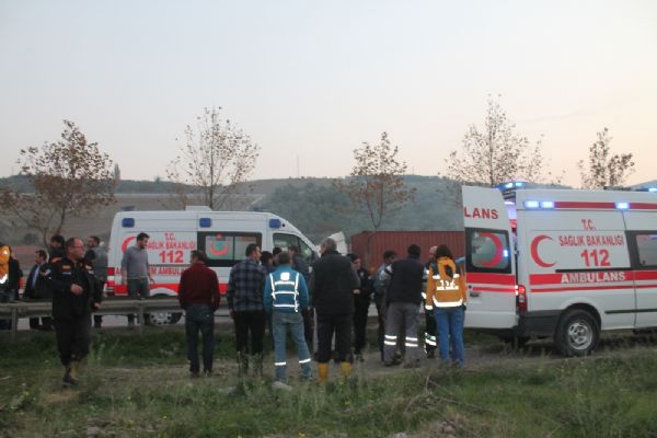 Bursa'da traktör devrildi: 6 kişi yaralandı