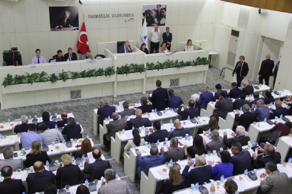 İzmir'de otoparklara zam tartışması