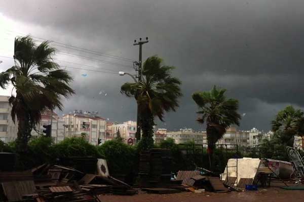 Antalya'daki hortumun zararı belli oldu