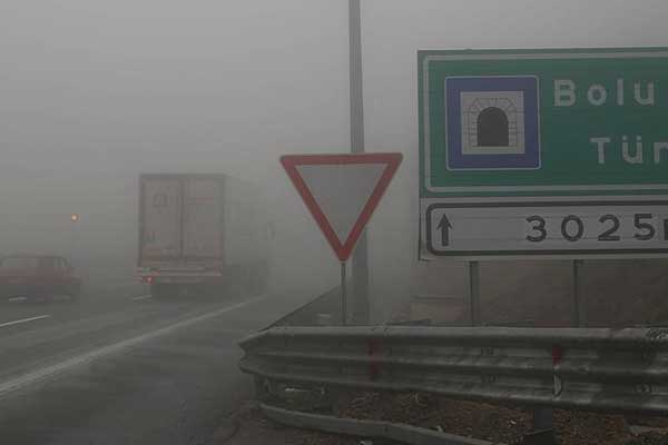 Bolu'da yoğun sis etkili oluyor