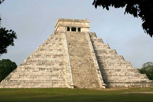 Maya piramidinde gizli bir geçit bulundu