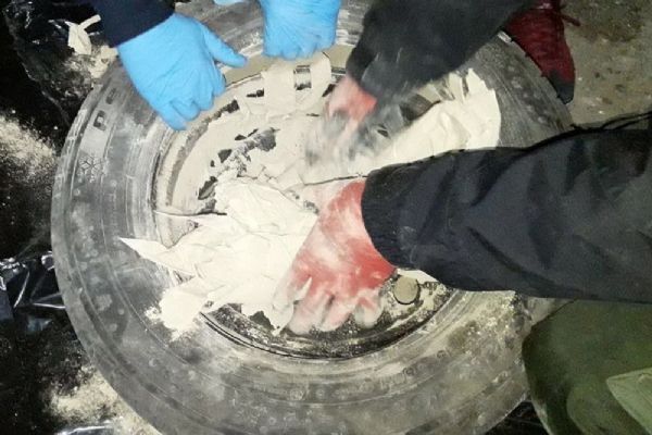 Konya'da otomobilin lastiğinden eroin çıktı