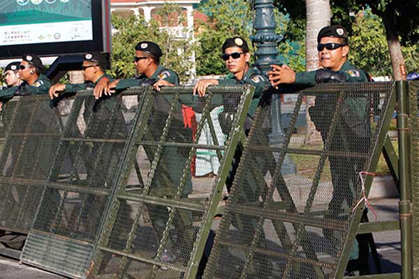 Kamboçya'da ana muhalefet partisi kapatıldı