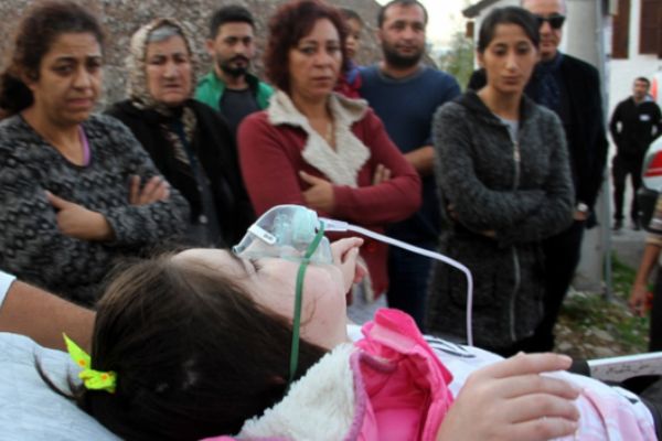 Cipte bırakılan engelli çocuk cam kırılarak kurtarıldı