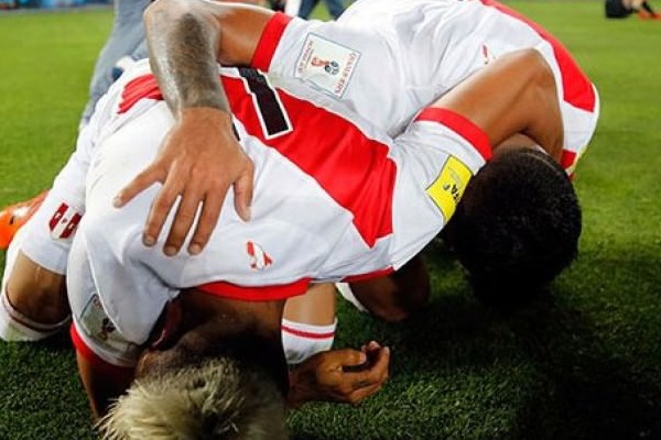 Gol atıldı, deprem alarmı verildi