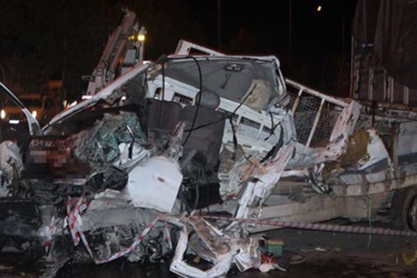 Denizli'de trafik kazası: 2 kişi öldü, 4 kişi yaralandı