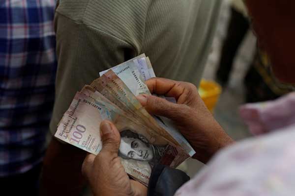 Venezuela hazinesi iflas etti