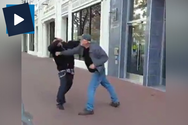 Dededen bayıltan yumruk!