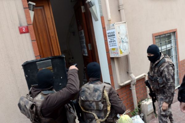 Beyoğlu’nda saunaya uyuşturucu baskını