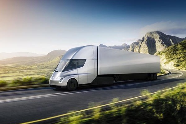 Tesla, ilk elektrikli tırını tanıttı