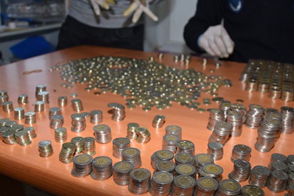 Dilenciden üzerinden 2 bin 237 TL çıktı