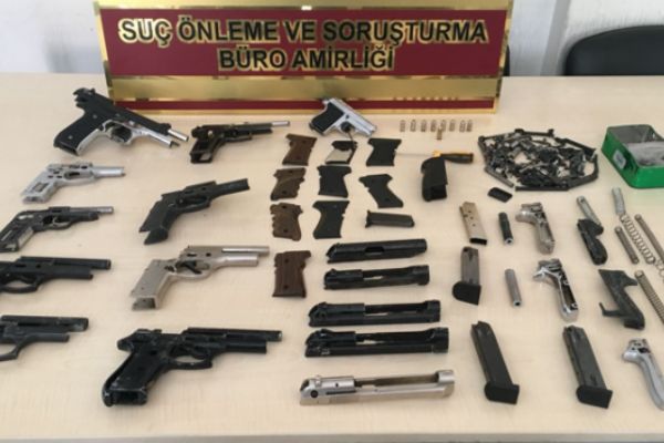 Gaziantep polisinden silah deposuna operasyon!