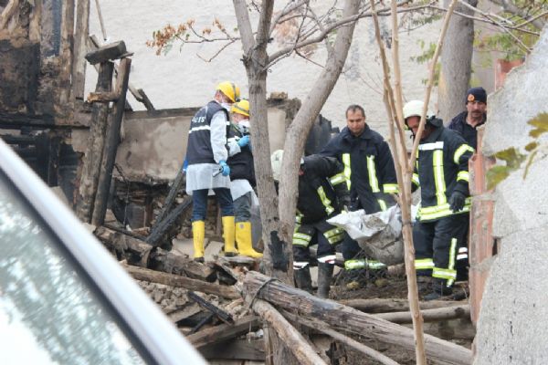 Afyonkarahisar'da alkol aldığı binada yanarak can verdi