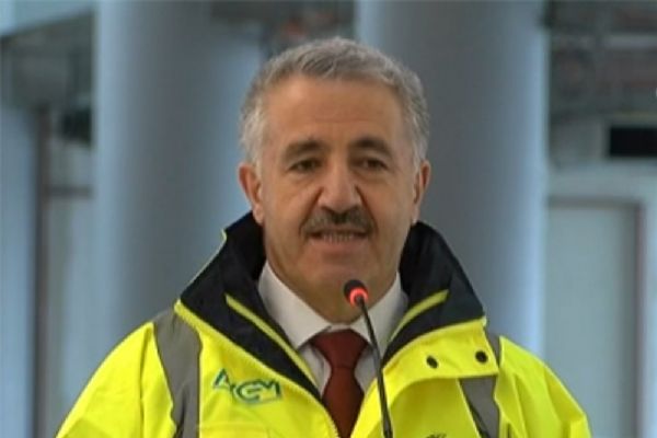 Ahmet Arslan: 3.Havalimanı yüzde 73 oranında bitti