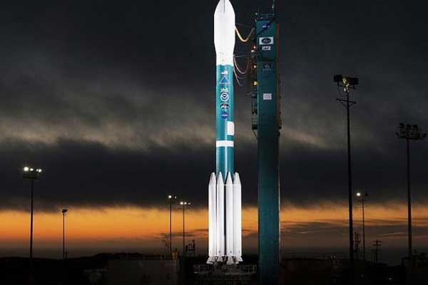 NASA meteoroloji uydusunu uzaya fırlattı