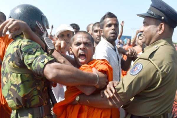 Sri Lanka’da Budist çeteler Müslümanlara saldırdı