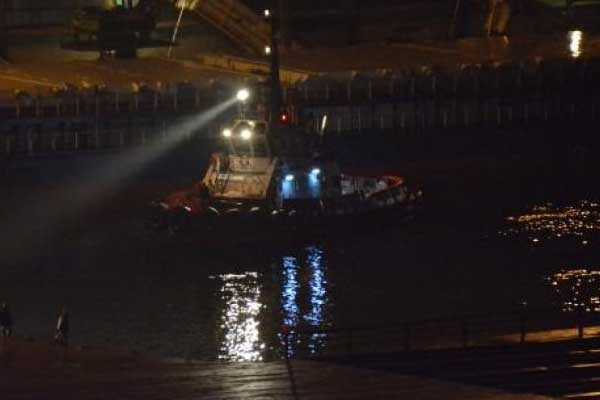 Balıkesir'de otomobil denize uçtu