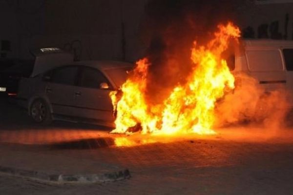 Bursa’da otomobil alev alev yandı
