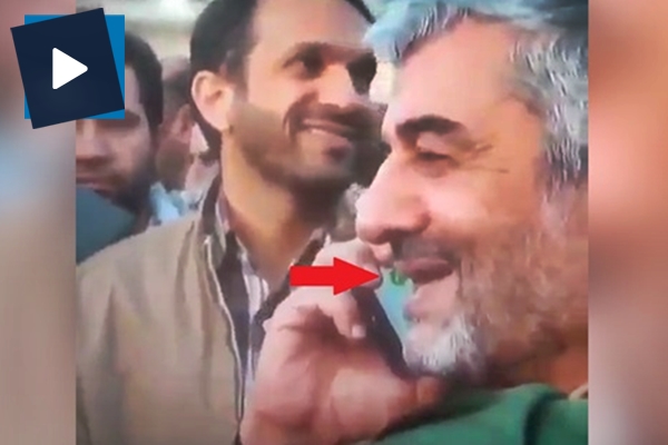 Arama yapmadan telefonla konuşan İranlı General