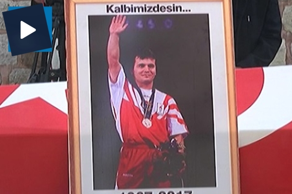 Naim Süleymanoğlu'nun cenazesi Fatih Camii'ne getirildi