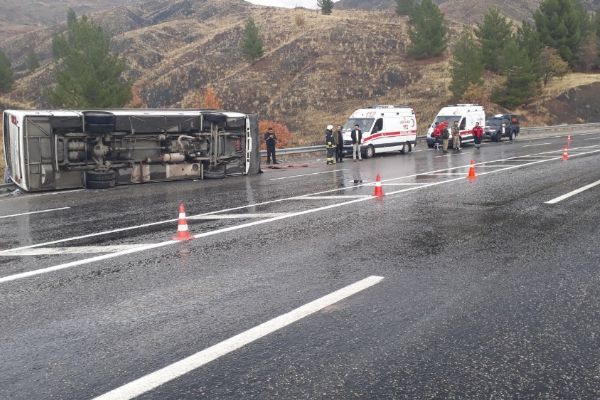 Elazığ'da korkunç kaza: 1 ölü, 30 yaralı