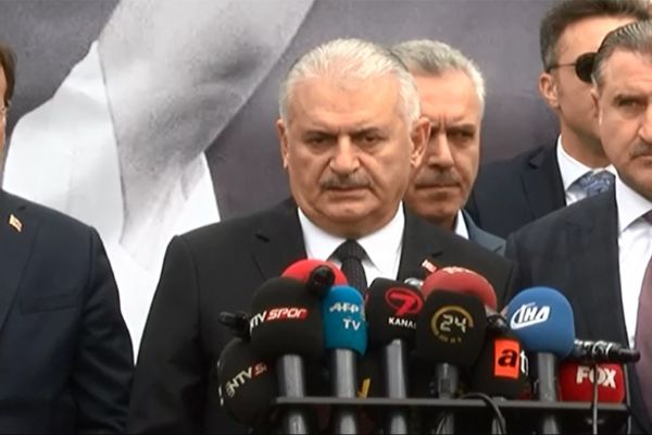 Başbakan Binali Yıldırım'da cenaze töreninde