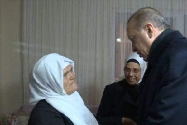 Şehit Eren Bülbül'ün ailesini ziyaret etti