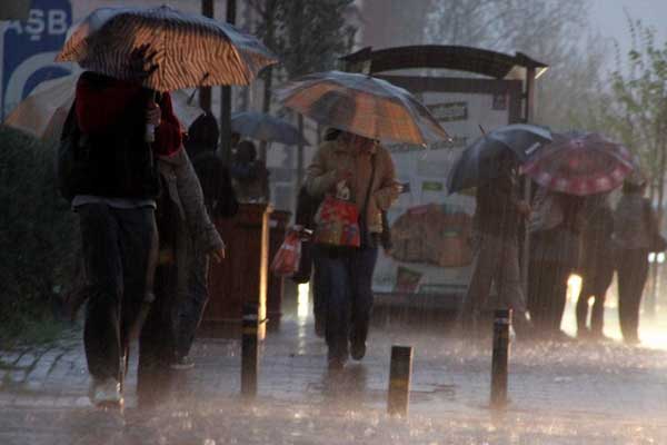 Meteoroloji İstanbulluları uyardı! Sıcaklıklar düşecek!