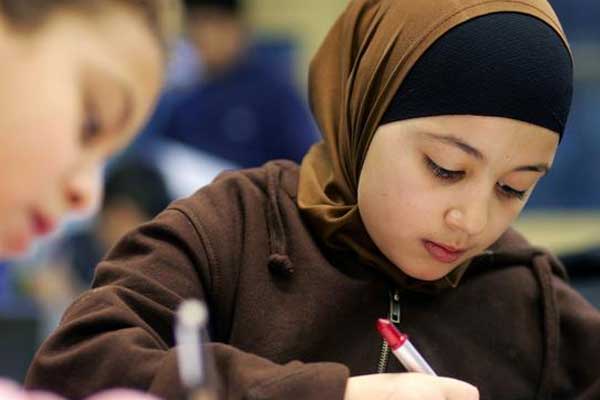 İngiltere'de öğrencilere tesettür sorgusu