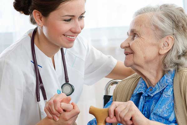 Yaşlıya bakım sigortası geliyor