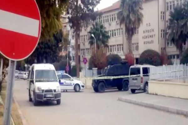 Şanlıurfa’da silahlı kavga: 1’i polis 3 kişi yaralandı
