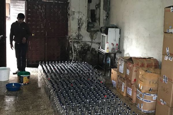 İstanbul'da 5 bin şişe sahte içki ele geçirildi; 5 gözaltı