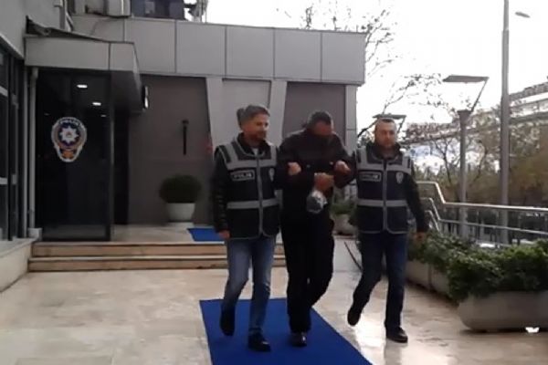 Yolda bulduğu kimlik ve ehliyetle dolandırmadığı kalmadı