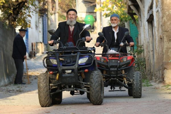 Bunlar da ihtiyar delikanlılar