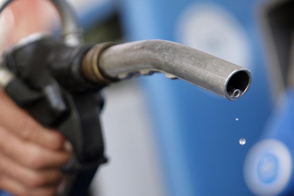 Beklenen indirim geldi