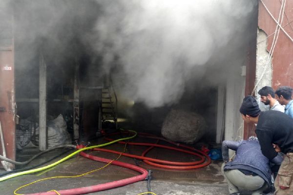 Bakırköy'de korkutan yangın