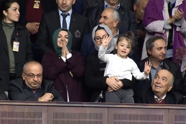 Erdoğan, 'Tayyip Dede' diye seslenen çocuğa cevap verdi