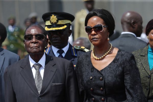 Zimbabve Devlet Başkanı Mugabe istifa etti